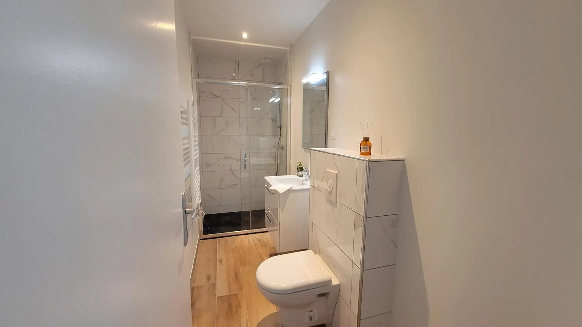 Bel Appartement T5 Neuf Avec 4 Chambres تارْب فرنسا