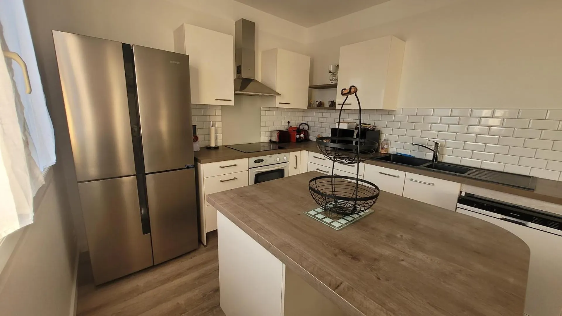 Bel Appartement T5 Neuf Avec 4 Chambres تارْب 0*,